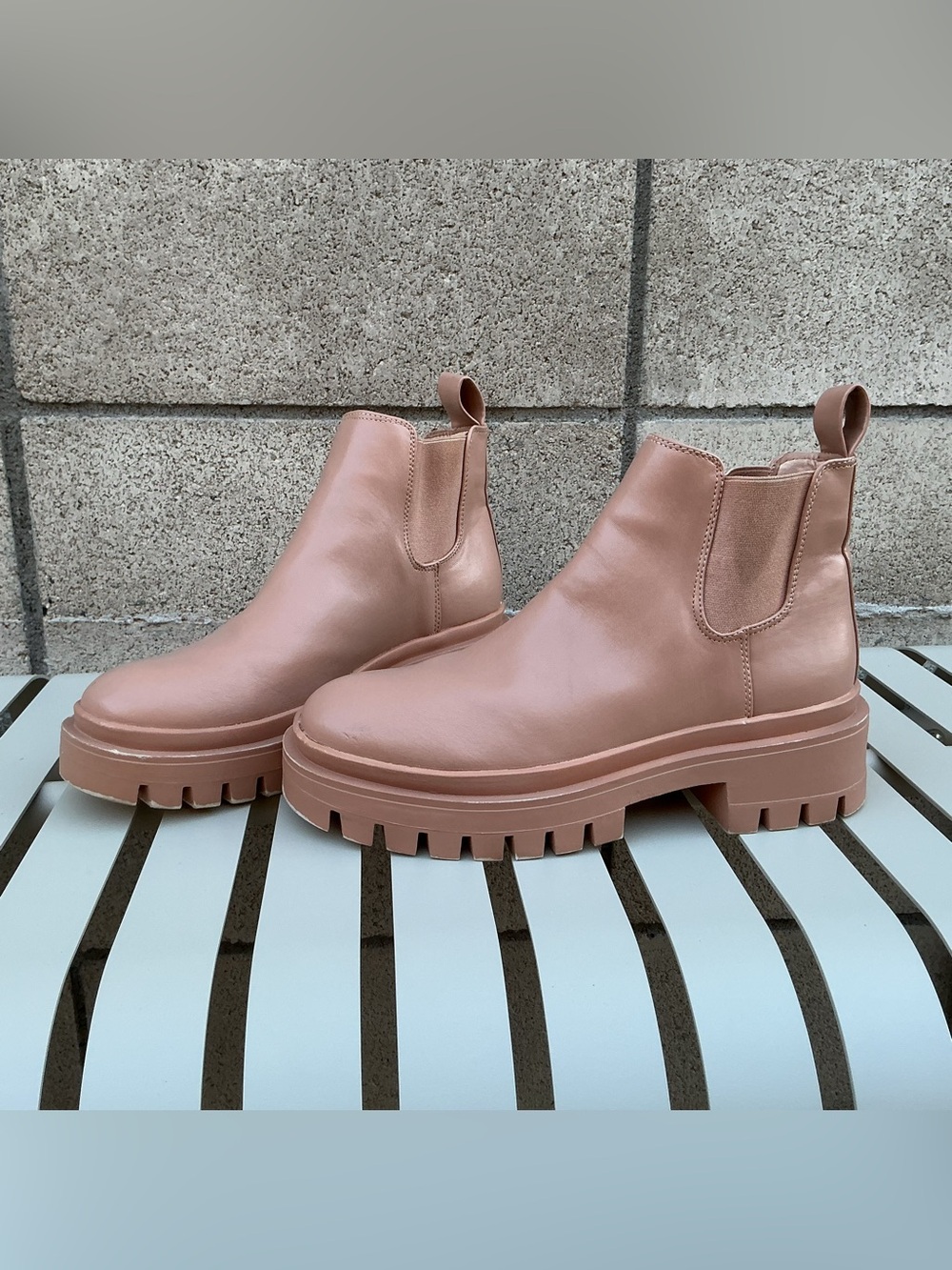 London Rebel Chunky Pull-On Chelsea Boots